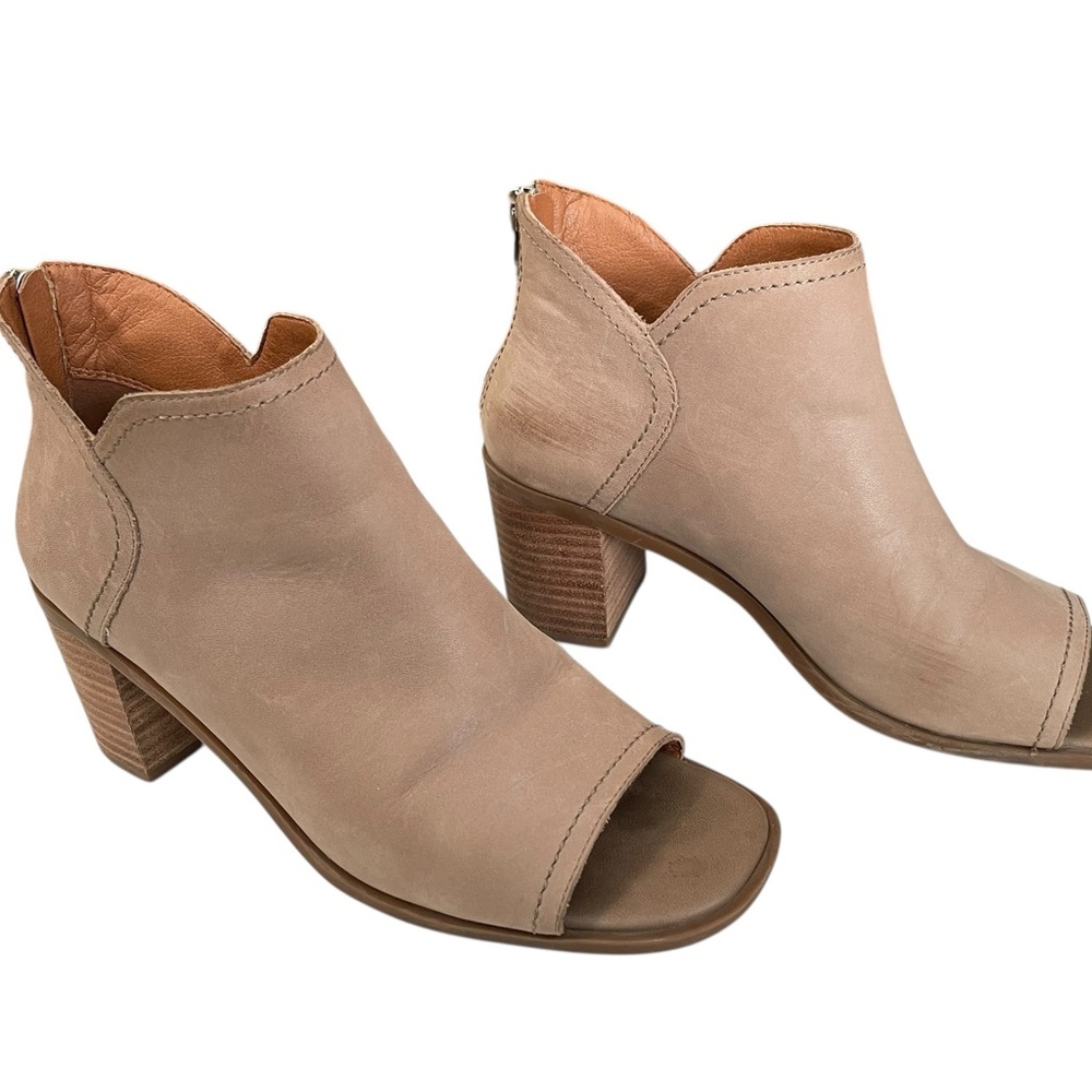 Lucky Brand Theria Leather Bootie Peep Toe Block Heel 3 inch Heel Size 9 Shoes